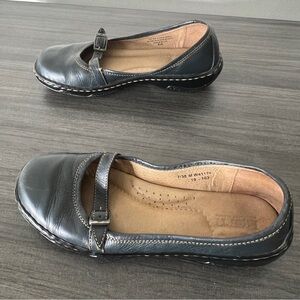 BORN women’s size 7 Mary Jane, navy blue slip on Leather Loafers.